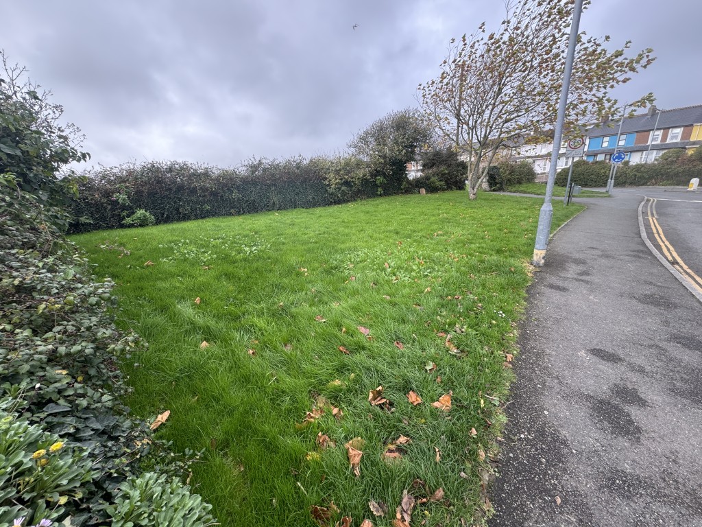 Lot: 12 - FREEHOLD LAND - View of land towards main road